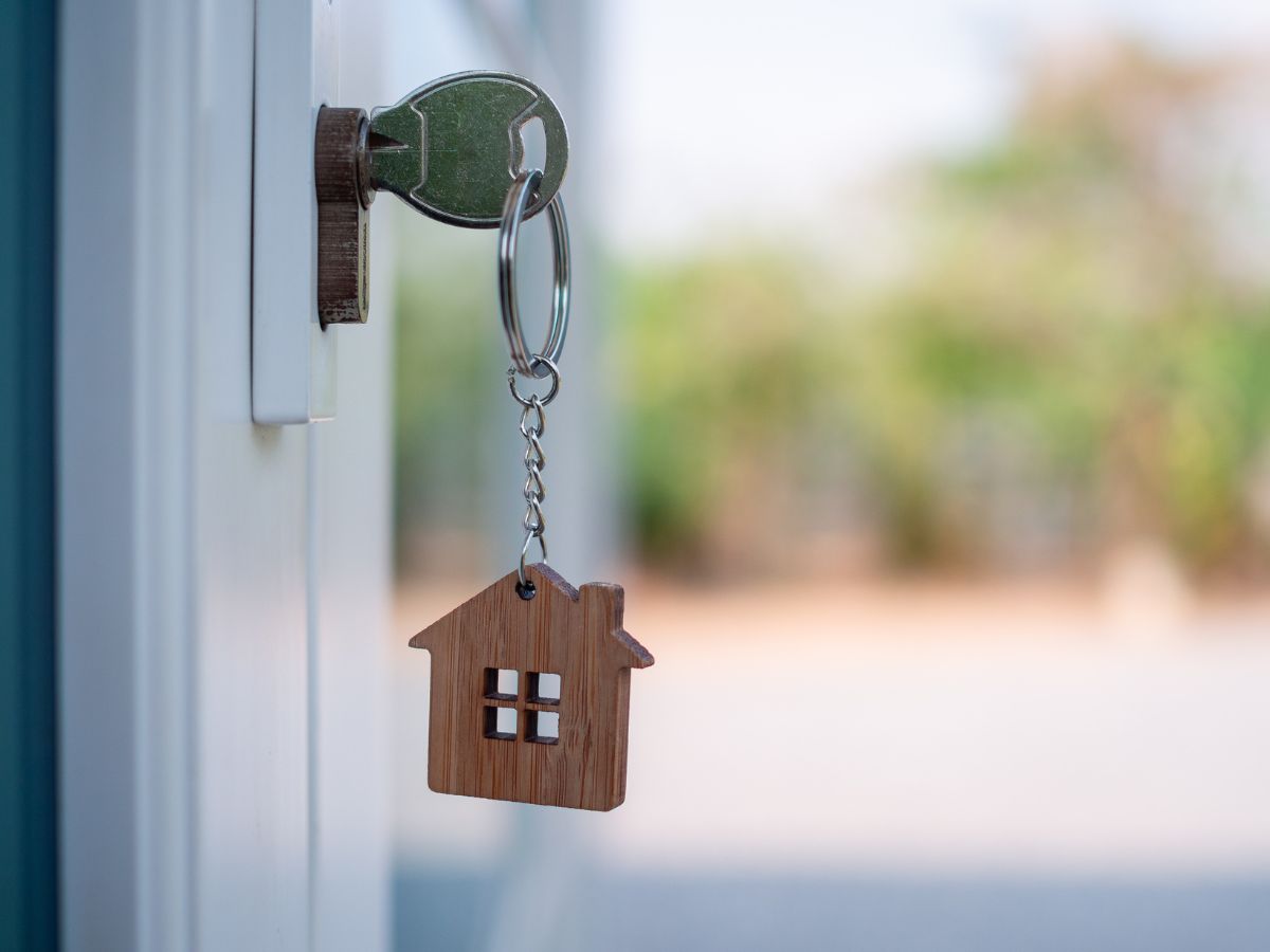 A letting agent holding a set of keys
